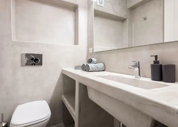 Asimi House Науса